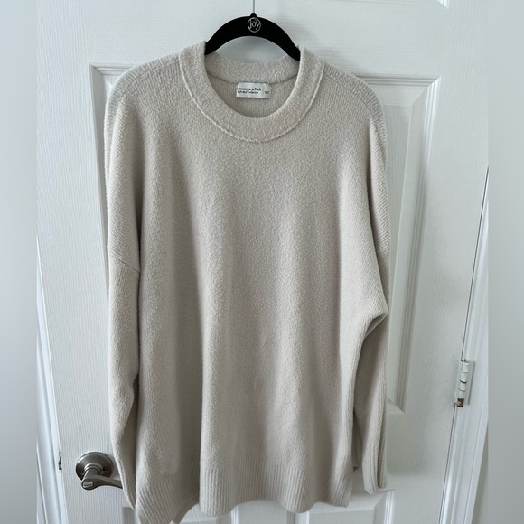 Abercrombie Oversized Sweater - Women’s L - Picture 1 of 3